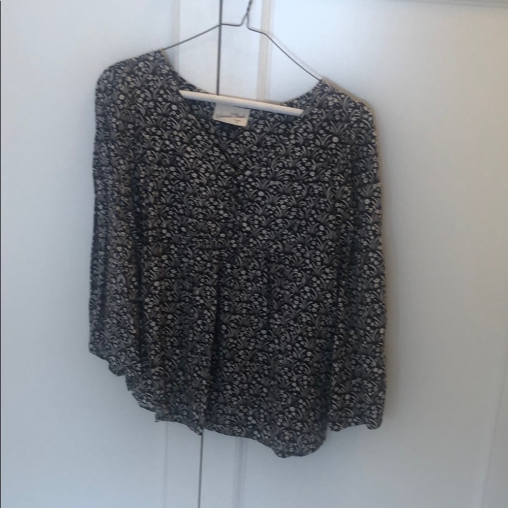 Universal Thread blue and white patterned top
